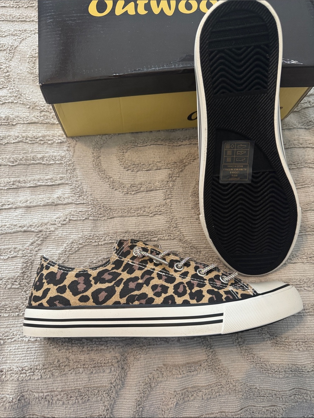 Out woods Leopard Print Low-Top Canvas Sneakers - with rhinestone laces - Picture 8 of 16